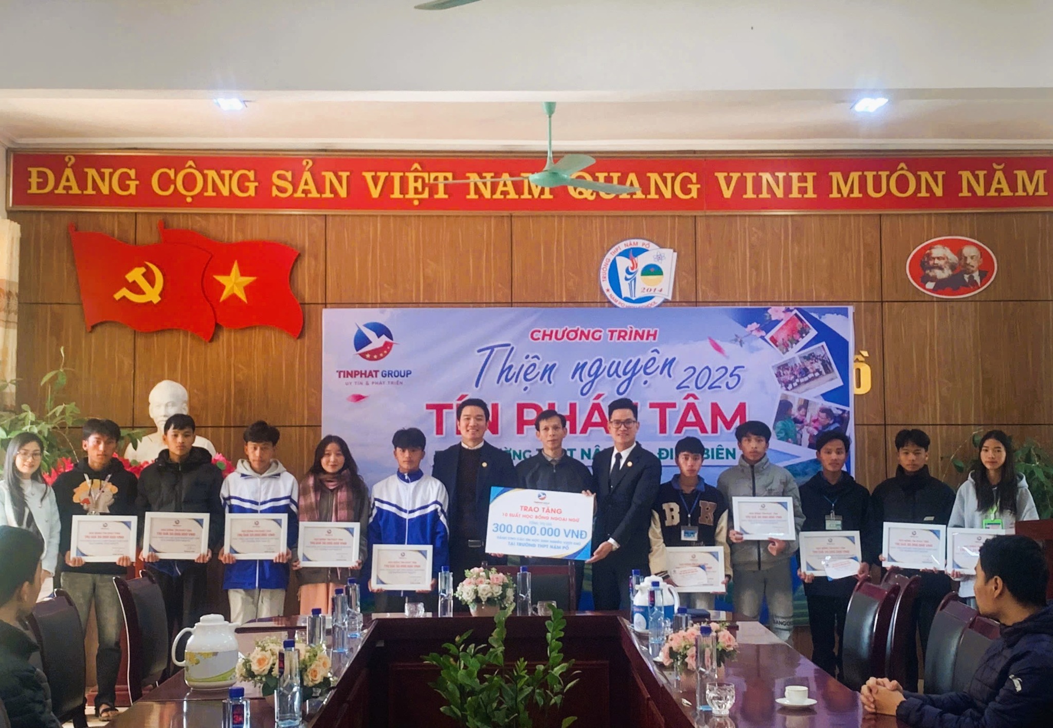 Tín Phát Tâm trao tặng quà Tết & Học bổng 300 triệu đồng cho học sinh Cấp 3 Nậm Pồ, Điện Biên