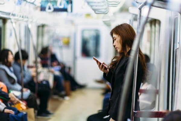 Vì sao người Nhật giữ im lặng trên tàu, xe công cộng?